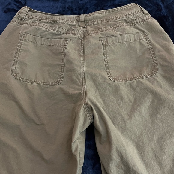 Lee Brown Capris with Classic Style - Picture 2 of 5
